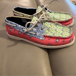 Vineyard Vines by Sperry size 4